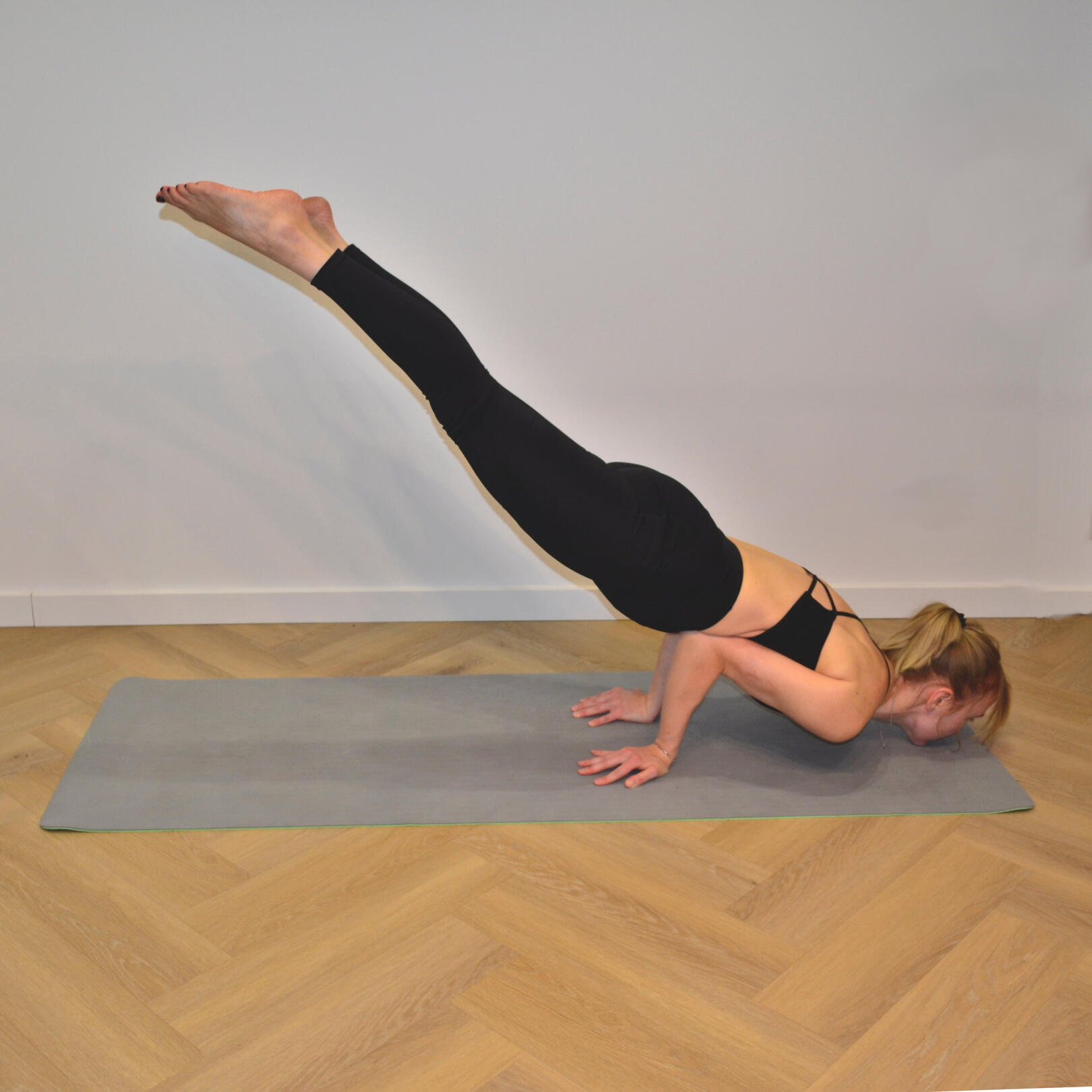 yoga asana mayurasana vilnius antakalnis